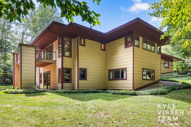 4444 Oak River Drive Ne, Plainfield Twp, MI 49525