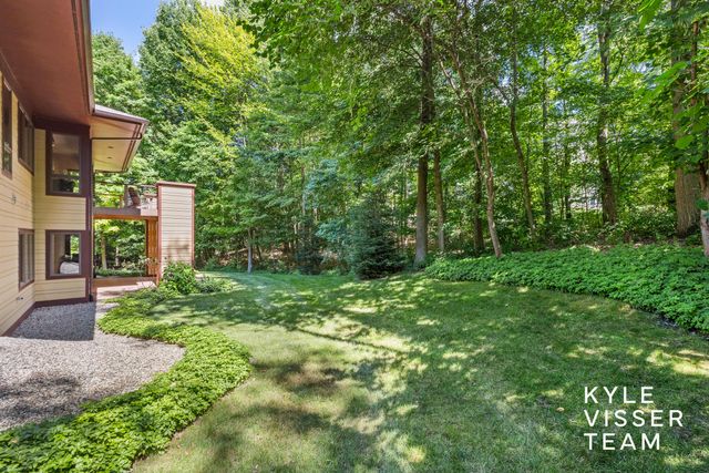 4444 Oak River Drive Ne, Plainfield Twp, MI 49525