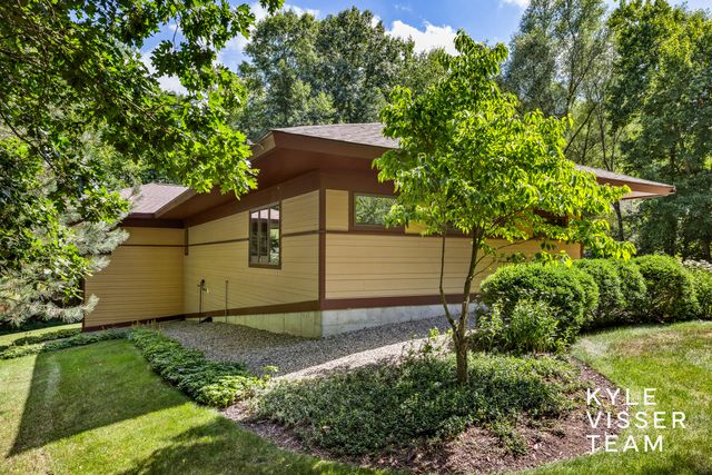 4444 Oak River Drive Ne, Plainfield Twp, MI 49525