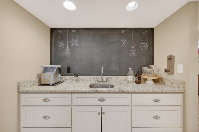 2601 NW Parkridge Drive, Ankeny, IA 50023