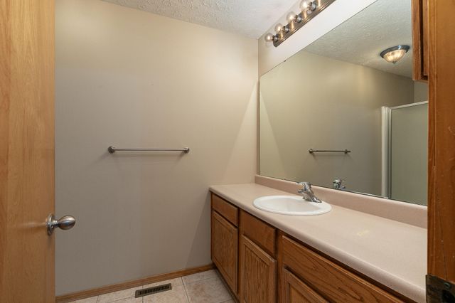 807 E Sandpiper Drive, Ozark, MO 65721