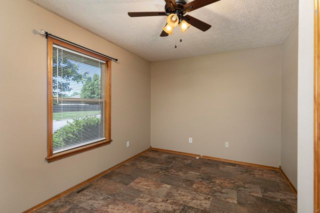 807 E Sandpiper Drive, Ozark, MO 65721
