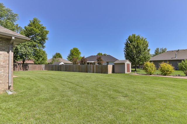 807 E Sandpiper Drive, Ozark, MO 65721