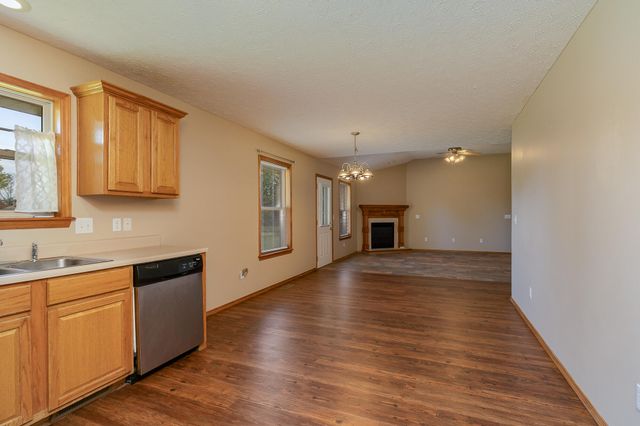 807 E Sandpiper Drive, Ozark, MO 65721