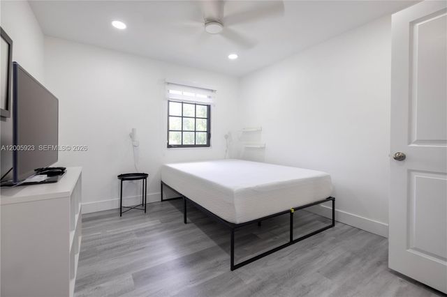 345 NE 194th Ln, Miami, FL 33179