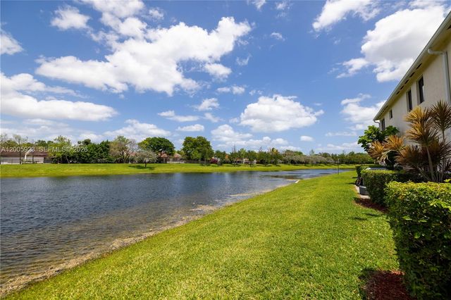 345 NE 194th Ln, Miami, FL 33179