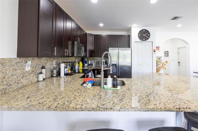 345 NE 194th Ln, Miami, FL 33179