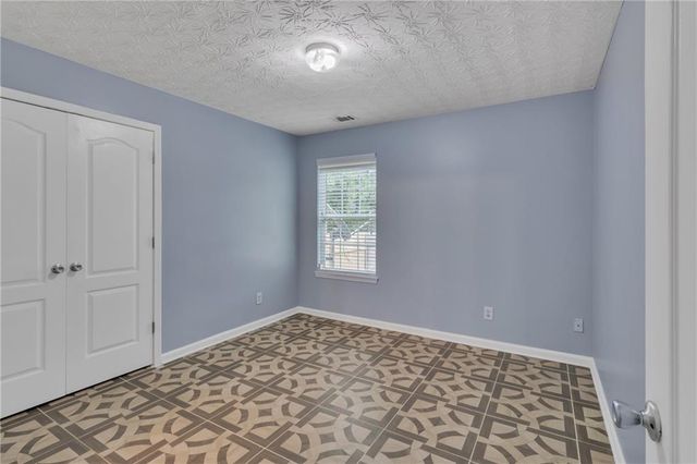 4563 Grove Lake Street, Loganville, GA 30052