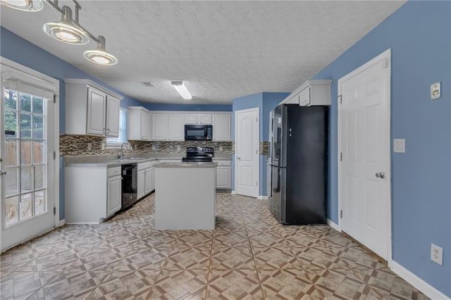 4563 Grove Lake Street, Loganville, GA 30052