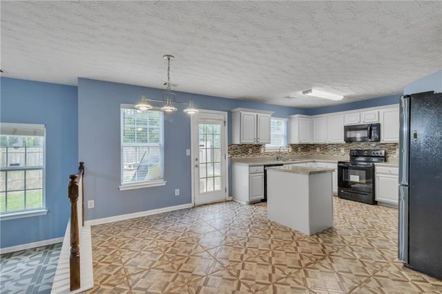 4563 Grove Lake Street, Loganville, GA 30052