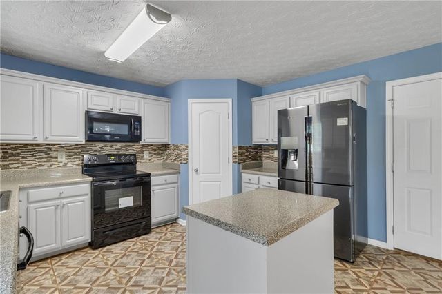 4563 Grove Lake Street, Loganville, GA 30052