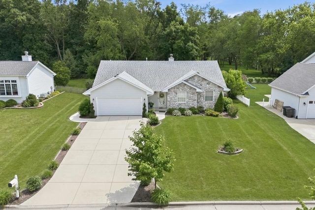 390 Garrison DRIVE, Lake Geneva, WI 53147