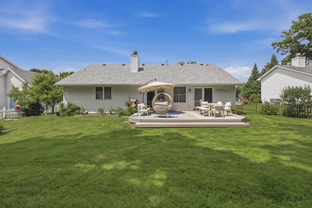 390 Garrison DRIVE, Lake Geneva, WI 53147