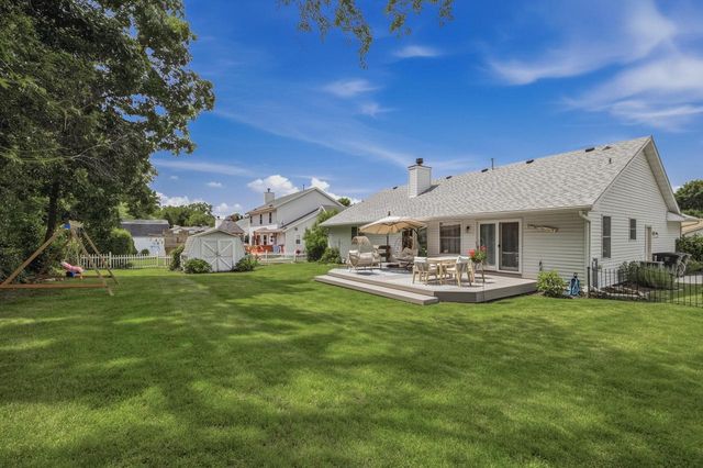 390 Garrison DRIVE, Lake Geneva, WI 53147