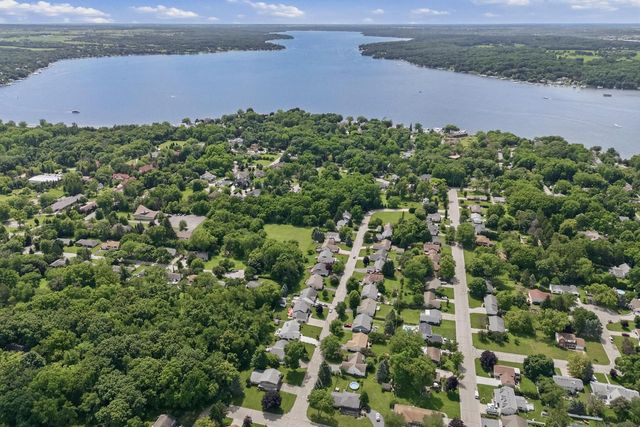 390 Garrison DRIVE, Lake Geneva, WI 53147