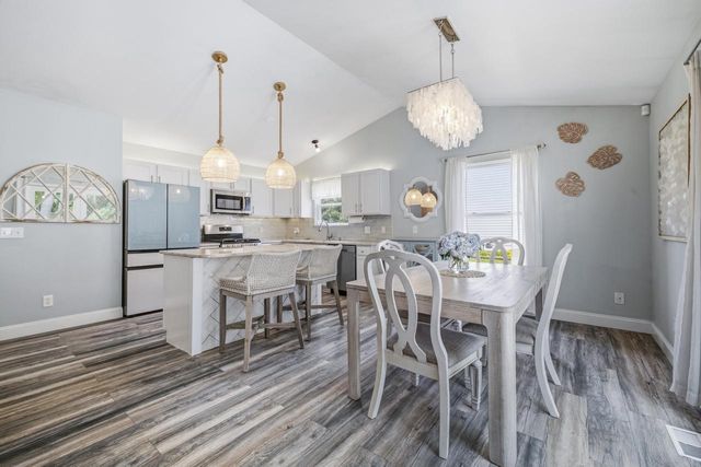 390 Garrison DRIVE, Lake Geneva, WI 53147