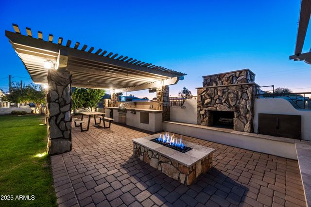 15220 N 27TH Street, Phoenix, AZ 85032