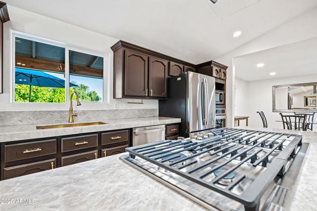 15220 N 27TH Street, Phoenix, AZ 85032