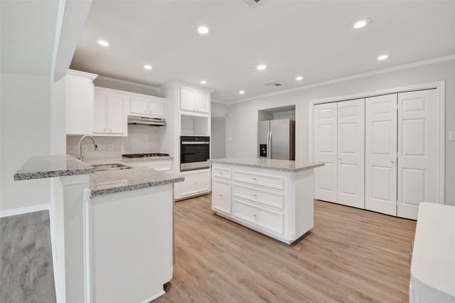 3 20th Avenue N, Texas City, TX 77590