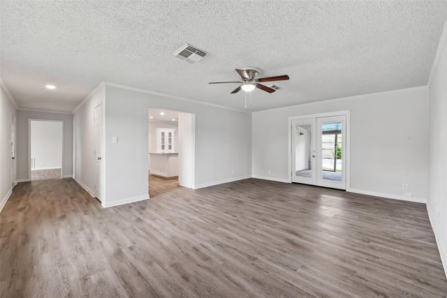 3 20th Avenue N, Texas City, TX 77590