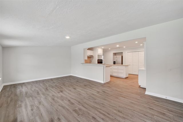 3 20th Avenue N, Texas City, TX 77590