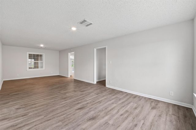 3 20th Avenue N, Texas City, TX 77590