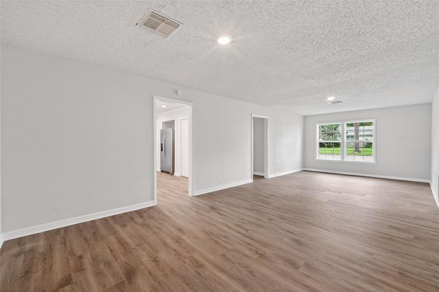 3 20th Avenue N, Texas City, TX 77590