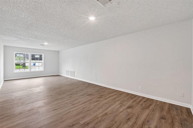 3 20th Avenue N, Texas City, TX 77590