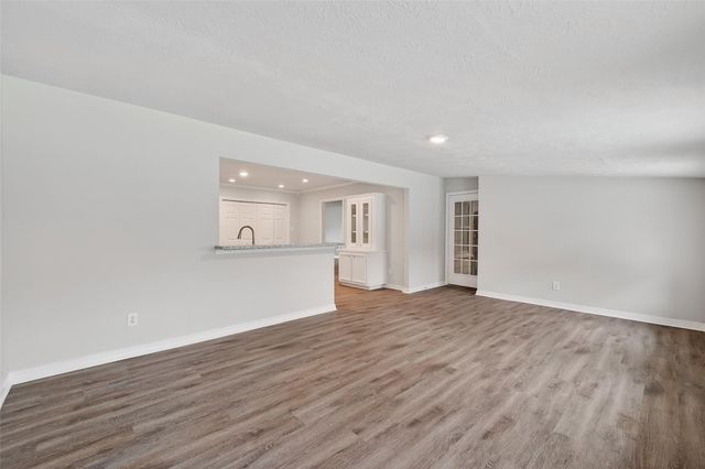3 20th Avenue N, Texas City, TX 77590