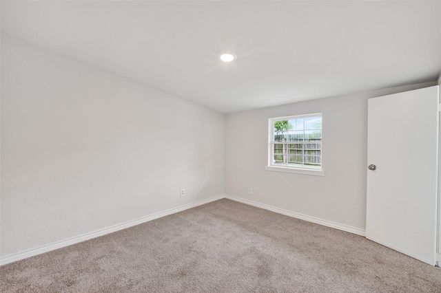 3 20th Avenue N, Texas City, TX 77590