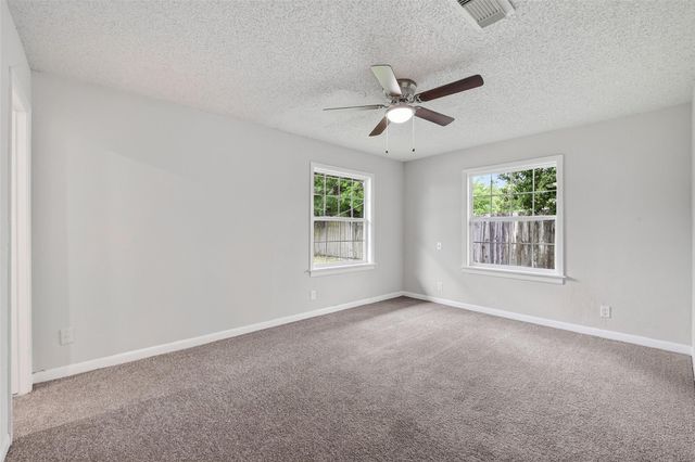 3 20th Avenue N, Texas City, TX 77590