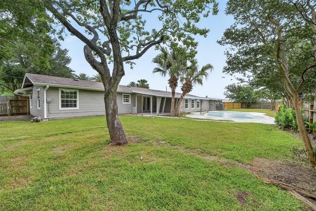 3 20th Avenue N, Texas City, TX 77590