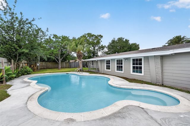 3 20th Avenue N, Texas City, TX 77590