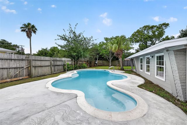 3 20th Avenue N, Texas City, TX 77590