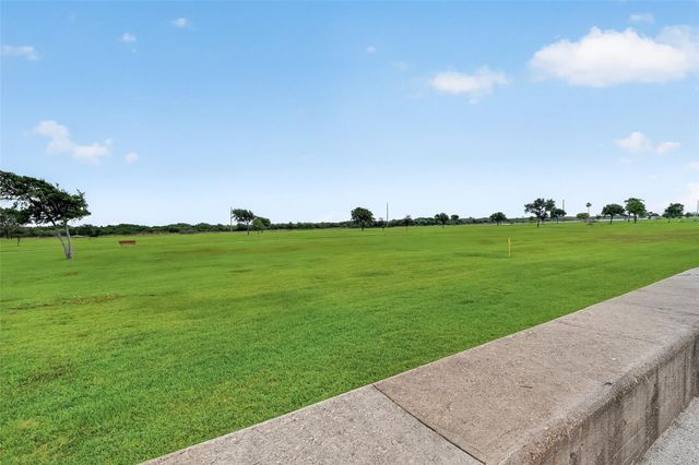 3 20th Avenue N, Texas City, TX 77590