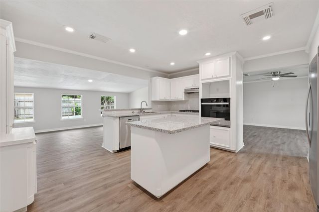 3 20th Avenue N, Texas City, TX 77590