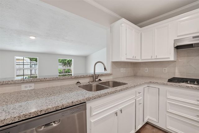 3 20th Avenue N, Texas City, TX 77590