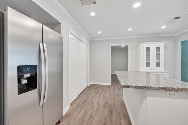 3 20th Avenue N, Texas City, TX 77590