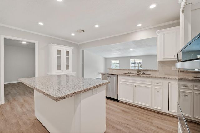 3 20th Avenue N, Texas City, TX 77590