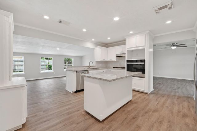 3 20th Avenue N, Texas City, TX 77590