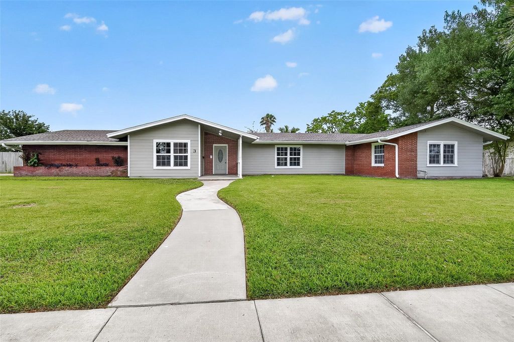 3 20th Avenue N, Texas City, TX 77590
