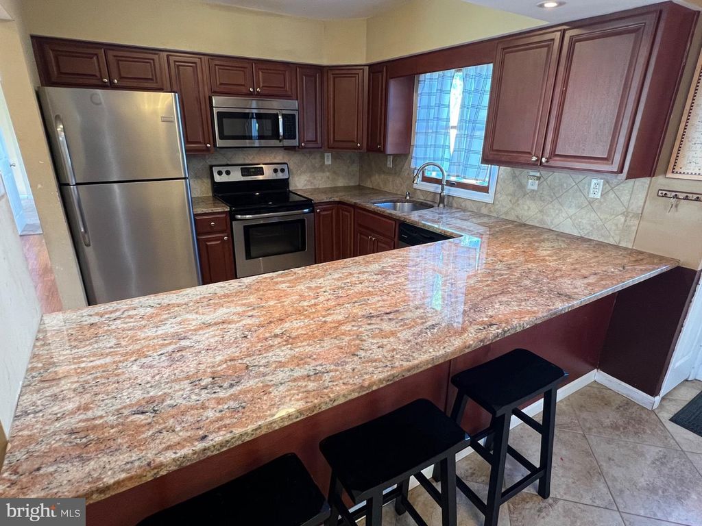 47 NEPTUNE LN, LEVITTOWN, PA 19054 — photo 2