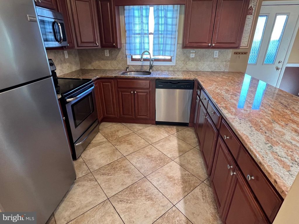 47 NEPTUNE LN, LEVITTOWN, PA 19054 — photo 3