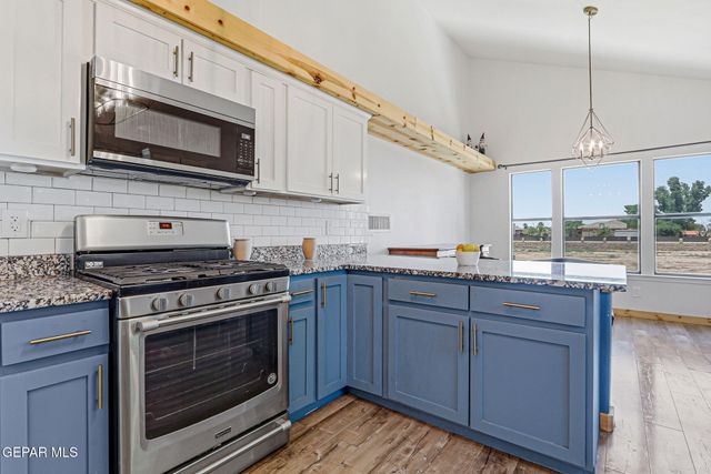 1035 LOS MOROS Drive, El Paso, TX 79932