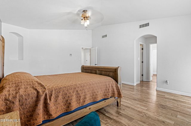 1035 LOS MOROS Drive, El Paso, TX 79932