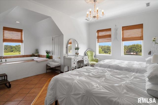 6156 Chautauqua Road, Murphysboro, IL 62966