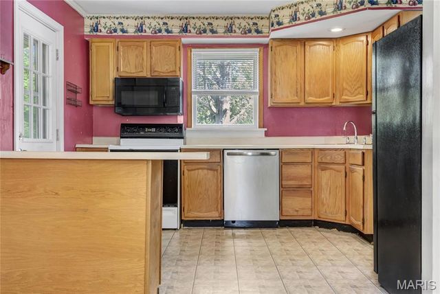 3203 Chaucer Avenue, St Ann, MO 63074