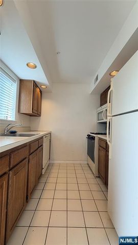 3907 Melville Court, Mahwah, NJ 07430