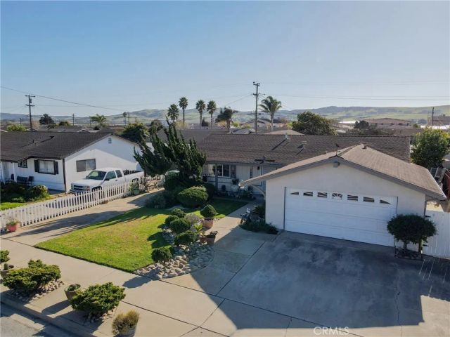 1884 Teakwood, Santa Maria, CA 93455