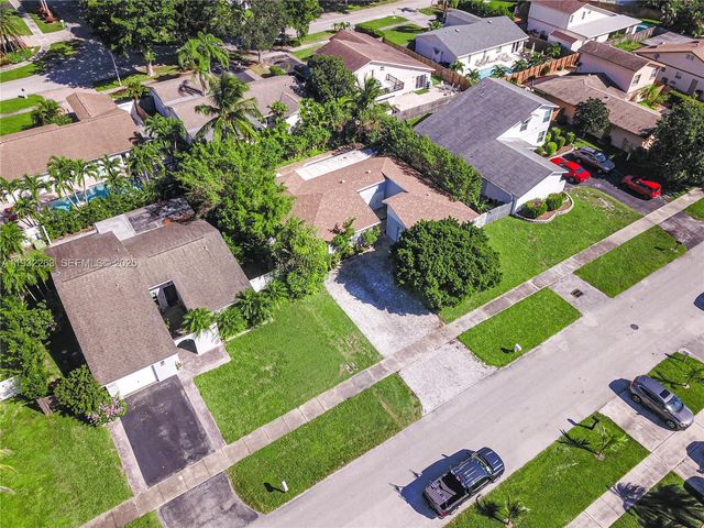 4093 NW 1st Pl, Deerfield Beach, FL 33442